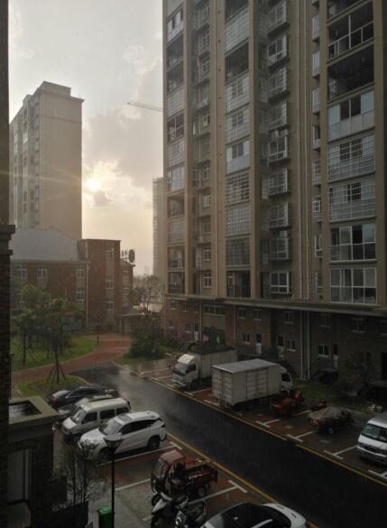 ���̰���